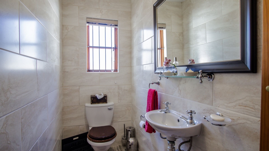 5 Bedroom Property for Sale in Long Acres Country Estate Western Cape